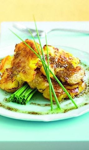 IRISH POTATO CAKES WITH SOUR CREAM SAUCE-image